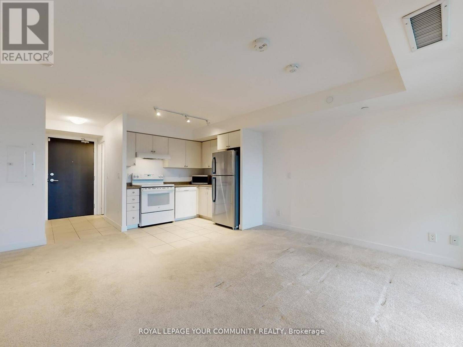 Toronto (east End-danforth), ON M4C0A6,8 Trent AVE #525