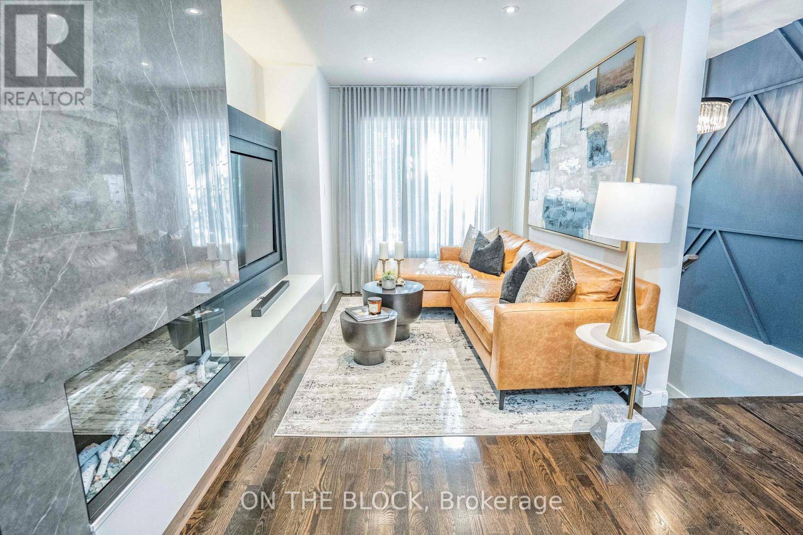 Toronto (greenwood-coxwell), ON M4M3C3,49 LESLIE STREET