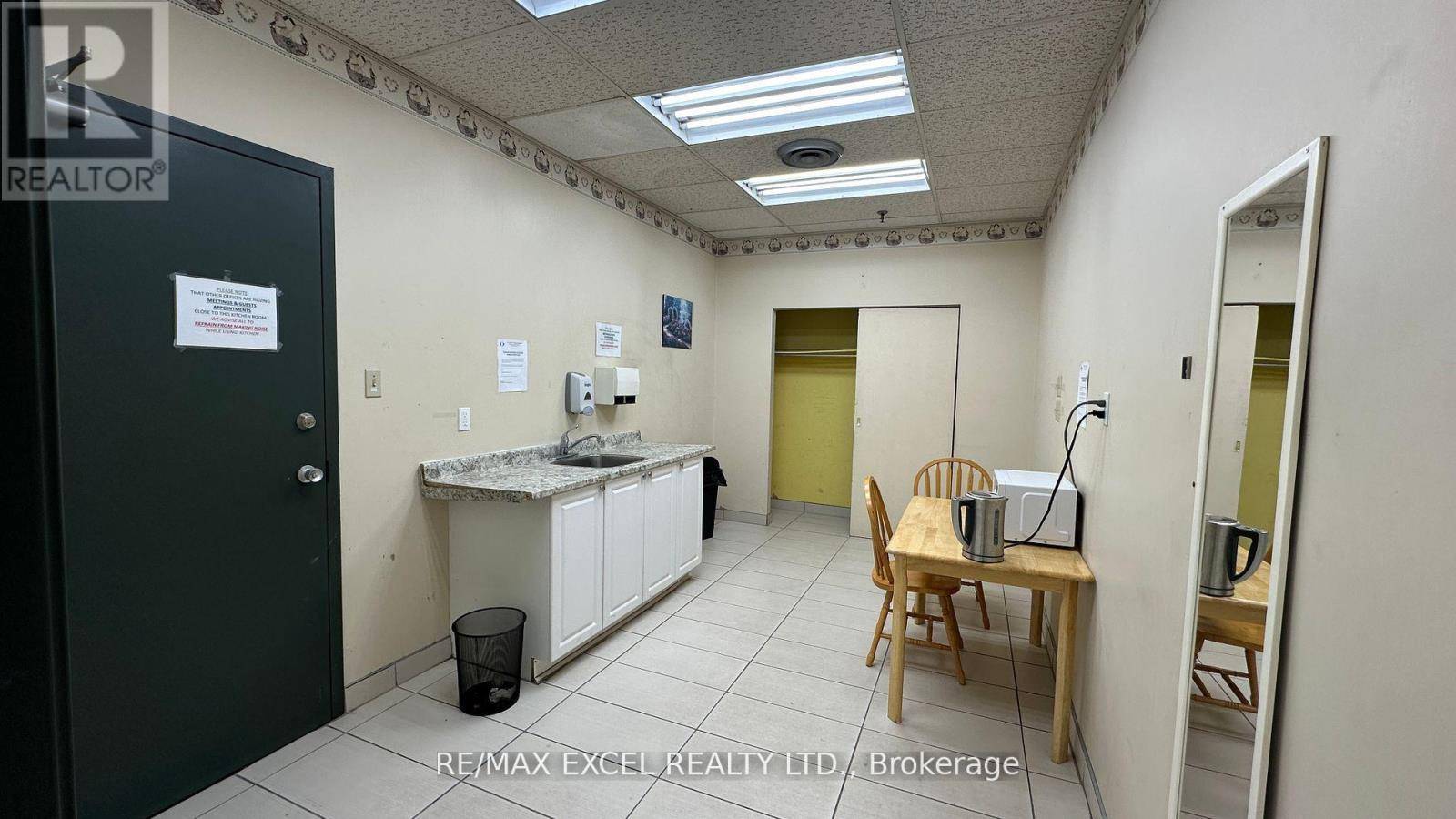 Toronto (agincourt South-malvern West), ON M1S3L1,55 Nugget AVE #230L