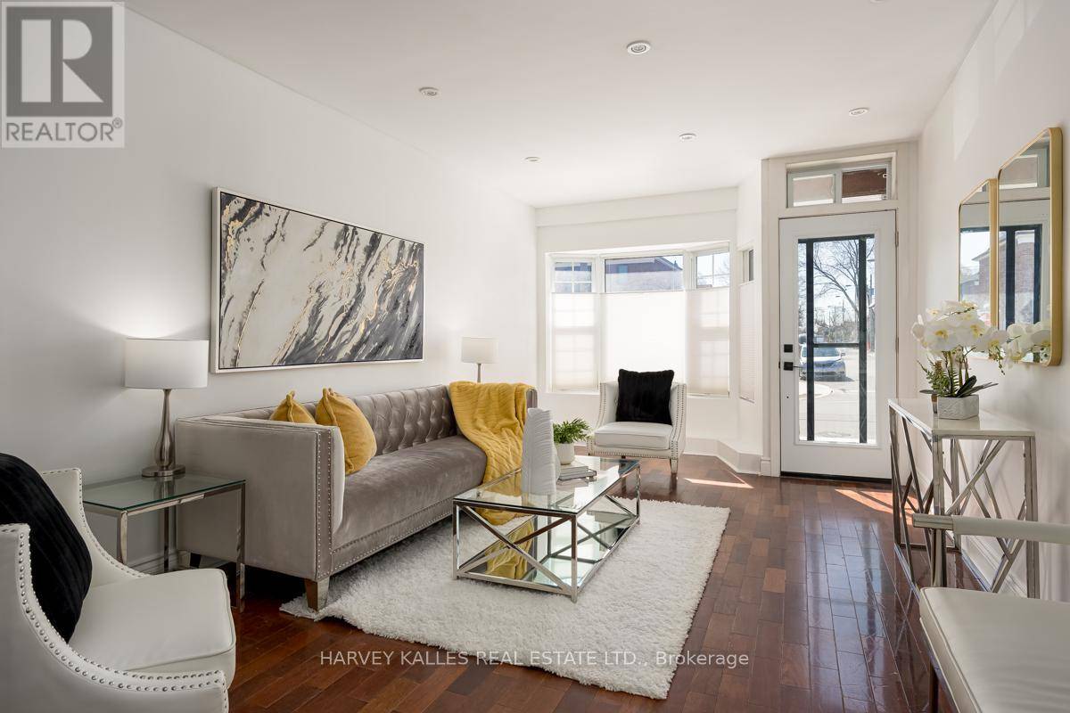 Toronto (danforth Village-east York), ON M4J1Z7,256 SAMMON AVENUE