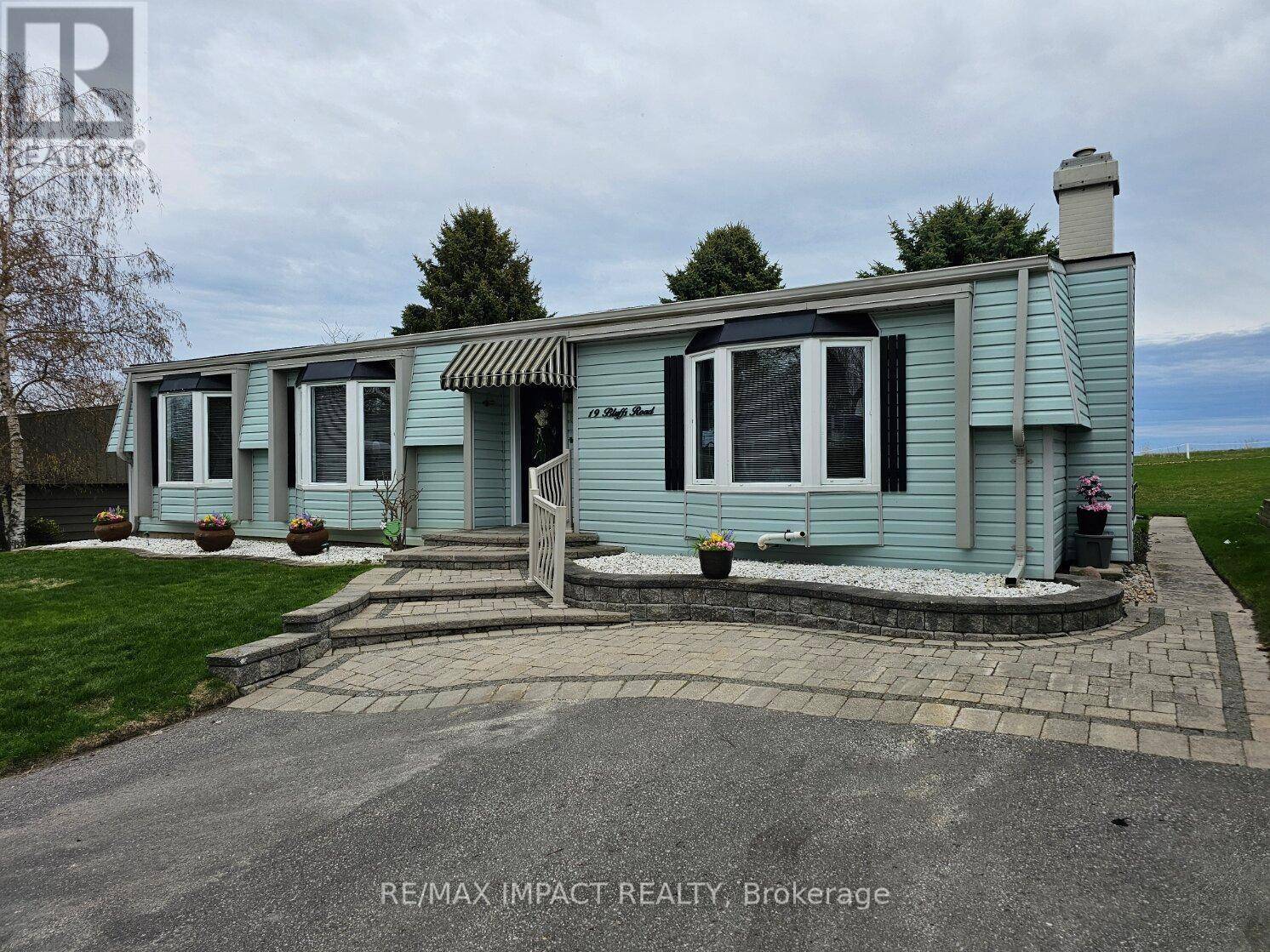Clarington (newcastle), ON L1B1A3,19 BLUFFS ROAD