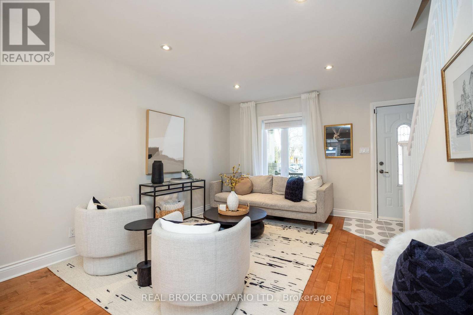 Toronto (woodbine Corridor), ON M4C3P2,4 ROSEHEATH AVENUE