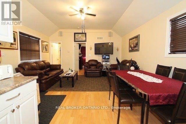 Oshawa (central), ON L1H4R8,296 ALBERT STREET