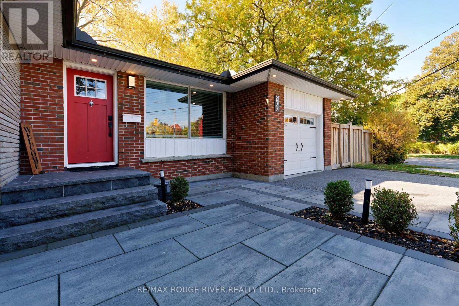 Whitby (downtown Whitby), ON L1N5E5,900 HENRY STREET