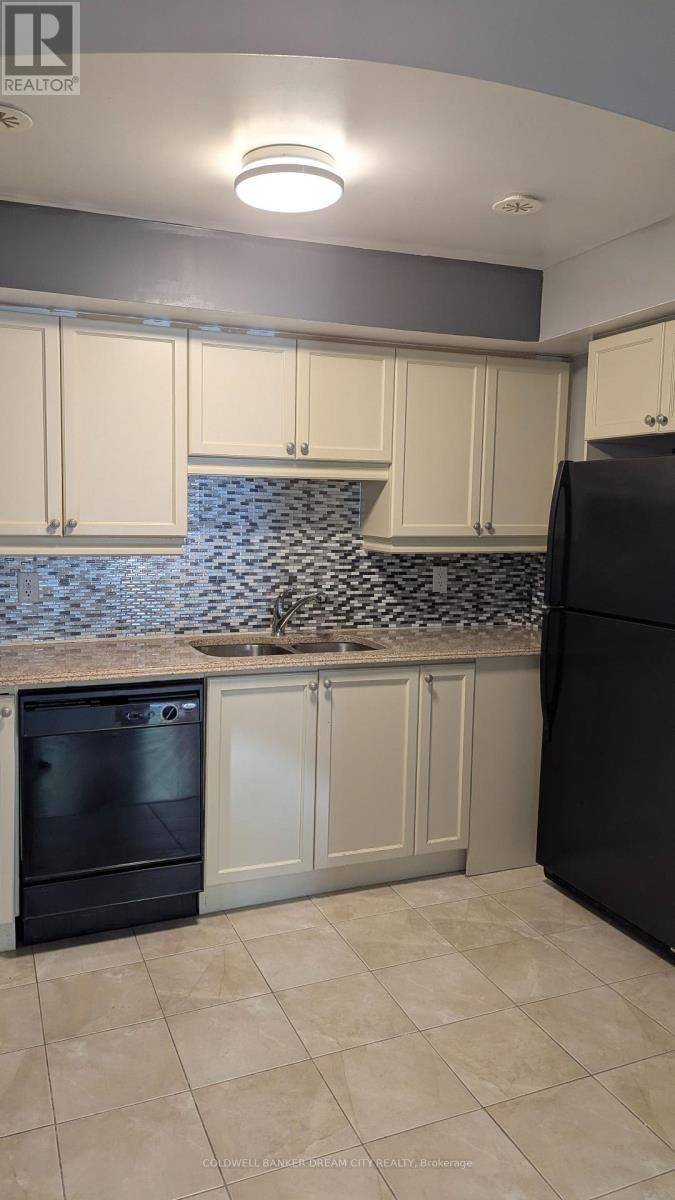 Toronto (clairlea-birchmount), ON M1L0G8,40 Mendelssohn ST #11