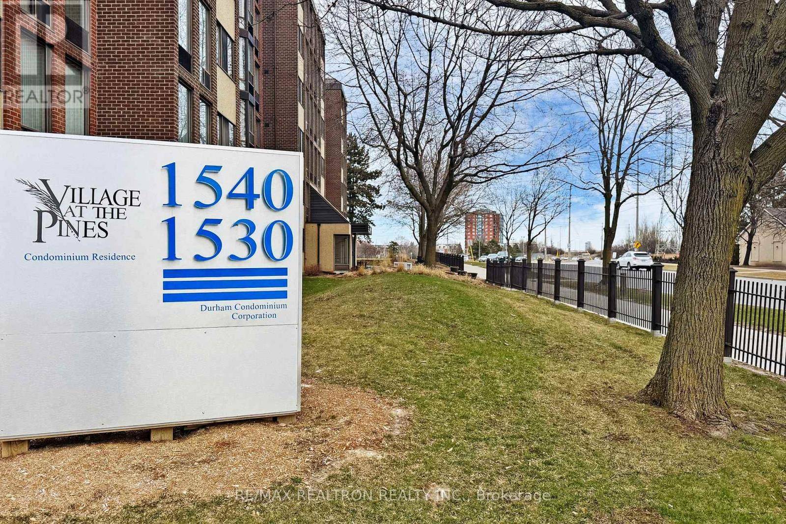 Pickering (town Centre), ON L1V3V8,1530 Pickering Pkwy #101