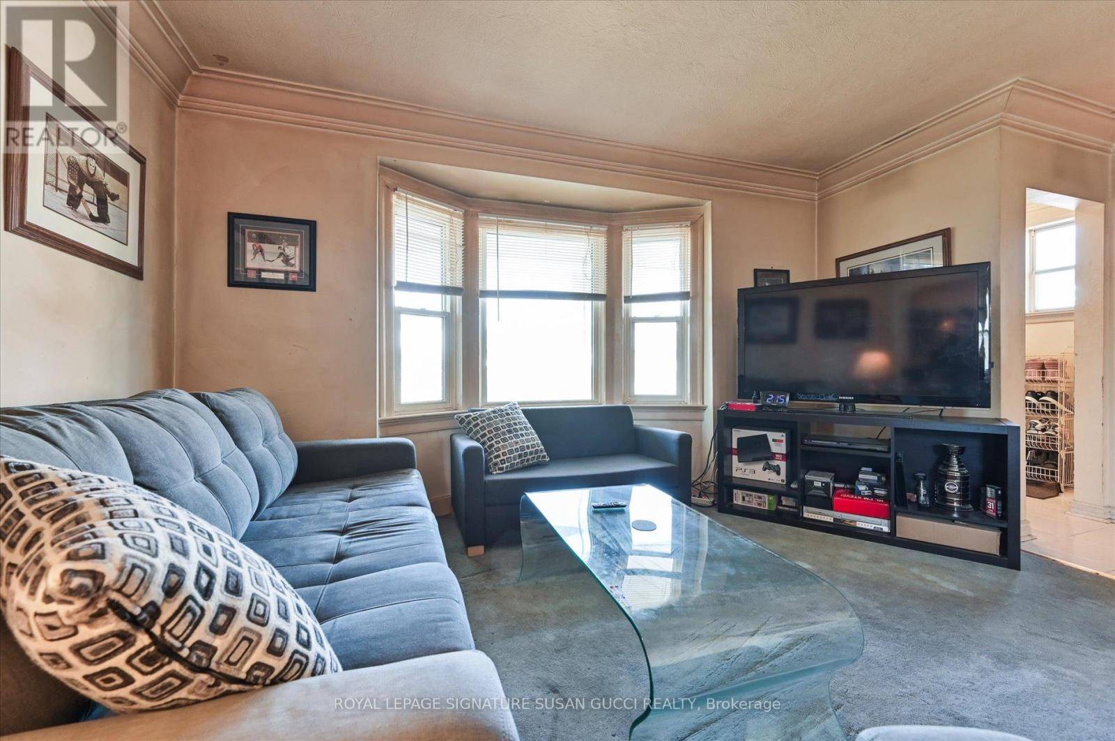 Toronto (east York), ON M4C2Z2,507 PLAINS ROAD