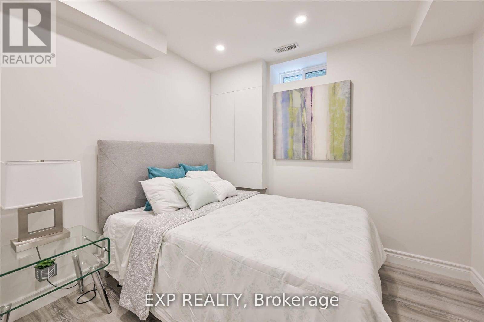 Toronto (playter Estates-danforth), ON M4K3E4,922 Logan AVE #Lower