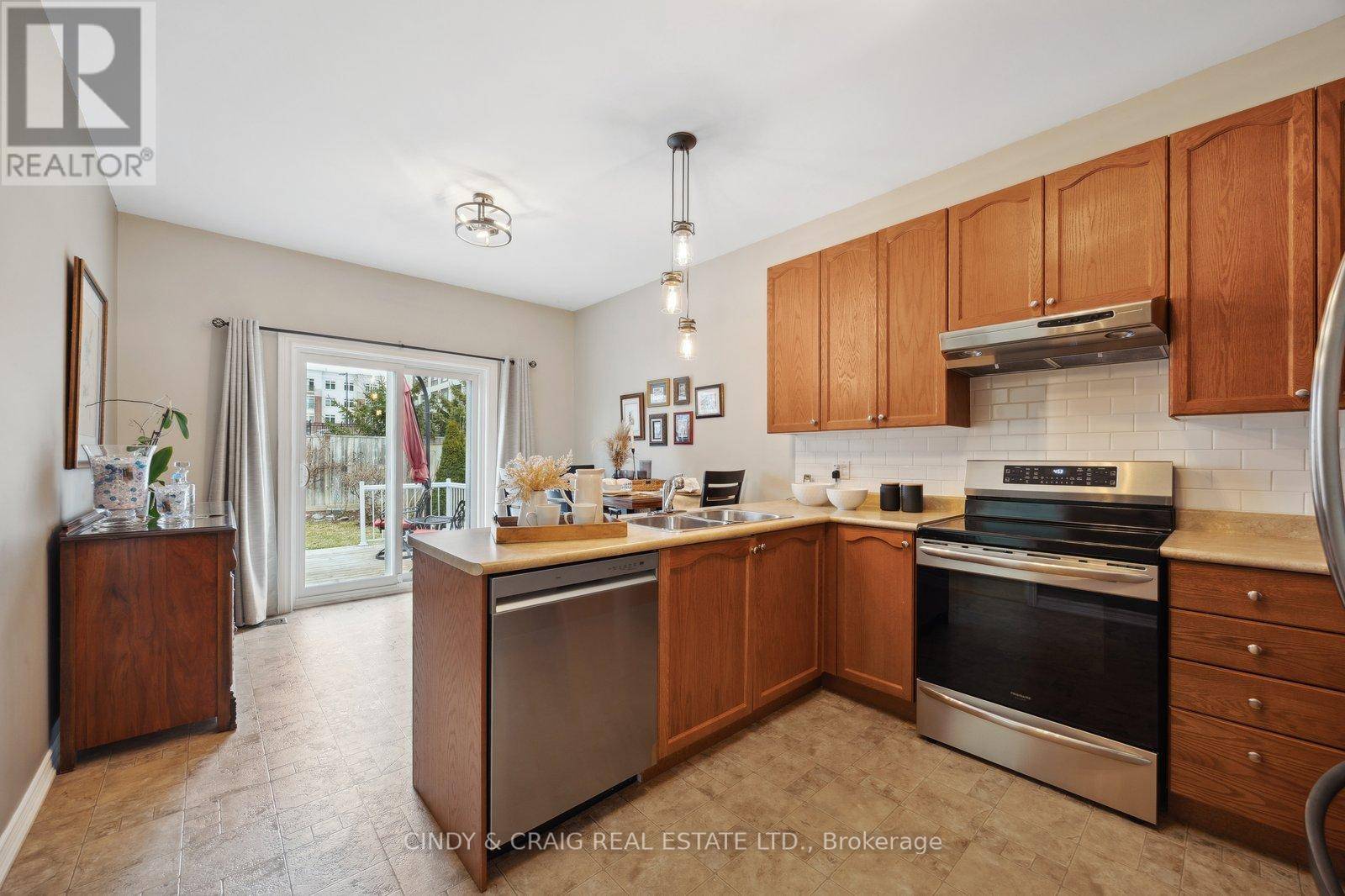 Oshawa (pinecrest), ON L1K0B8,1222 MACINALLY COURT