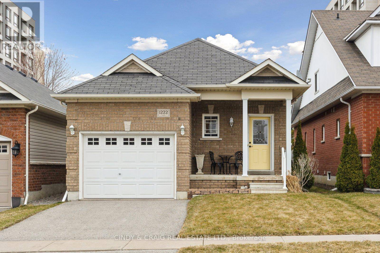 Oshawa (pinecrest), ON L1K0B8,1222 MACINALLY COURT