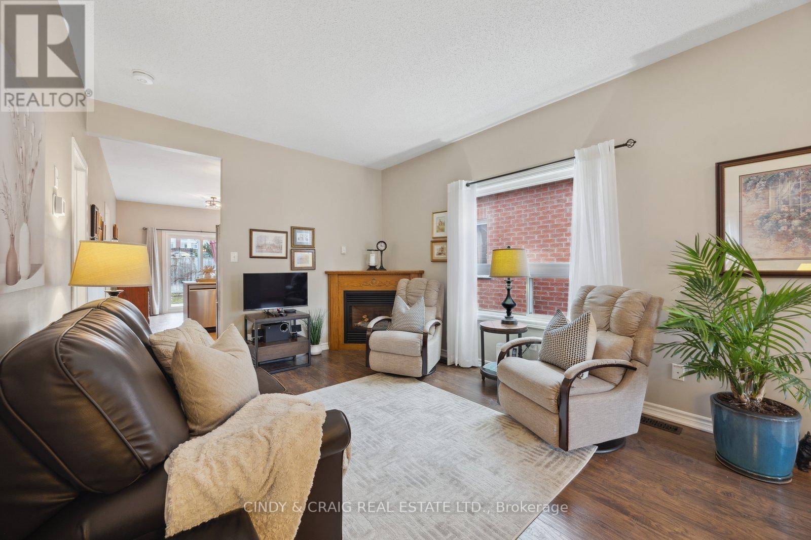 Oshawa (pinecrest), ON L1K0B8,1222 MACINALLY COURT