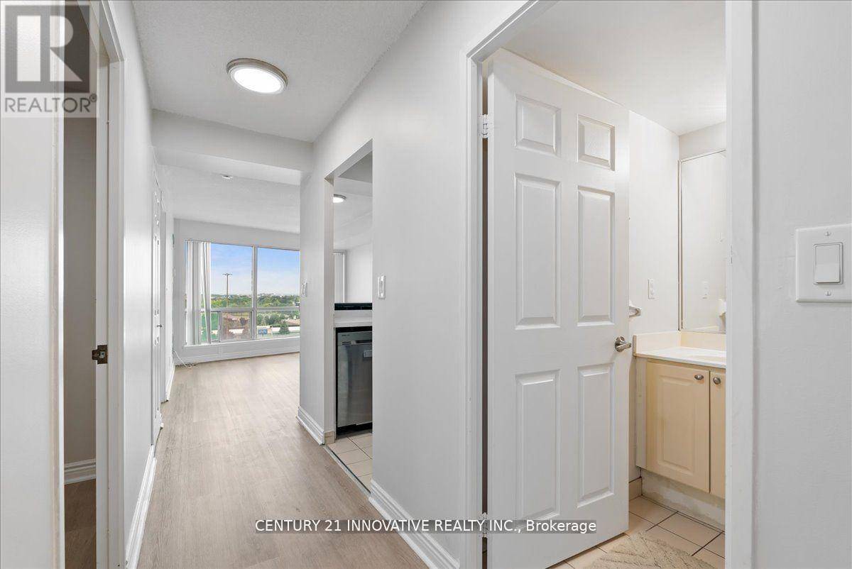 Toronto (woburn), ON M1H3H5,18 Lee Centre DR #1013
