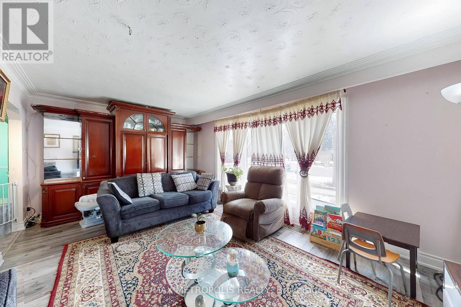 Toronto (woburn), ON M1H2B4,74 WANTANOPA CRESCENT