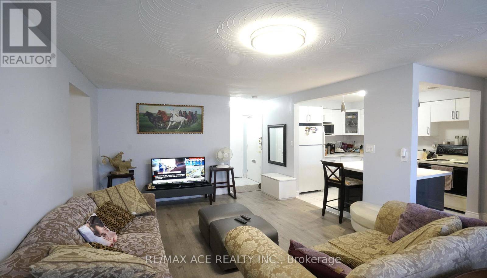 Toronto (ionview), ON M1K2E6,825 Kennedy RD #506