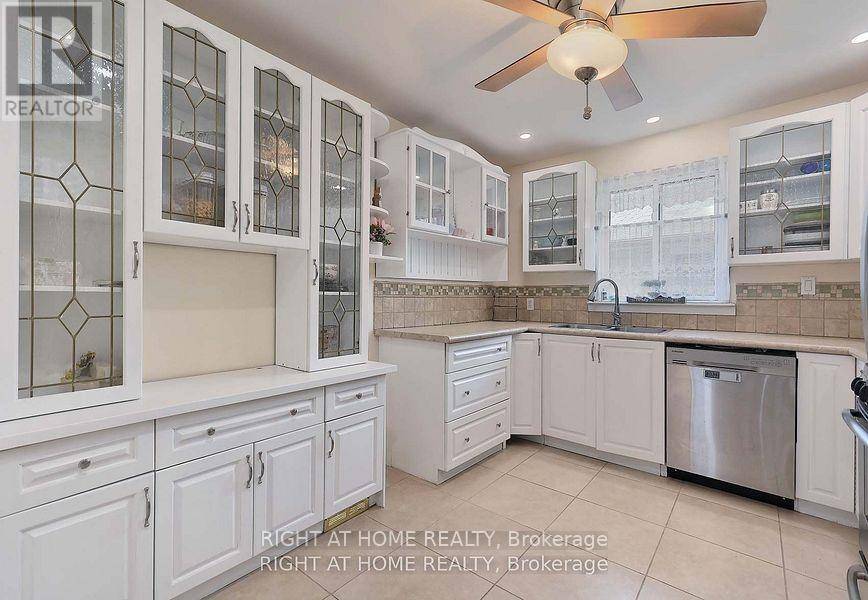 Oshawa (donevan), ON L1H7Z9,884 SOUTHGATE DRIVE S