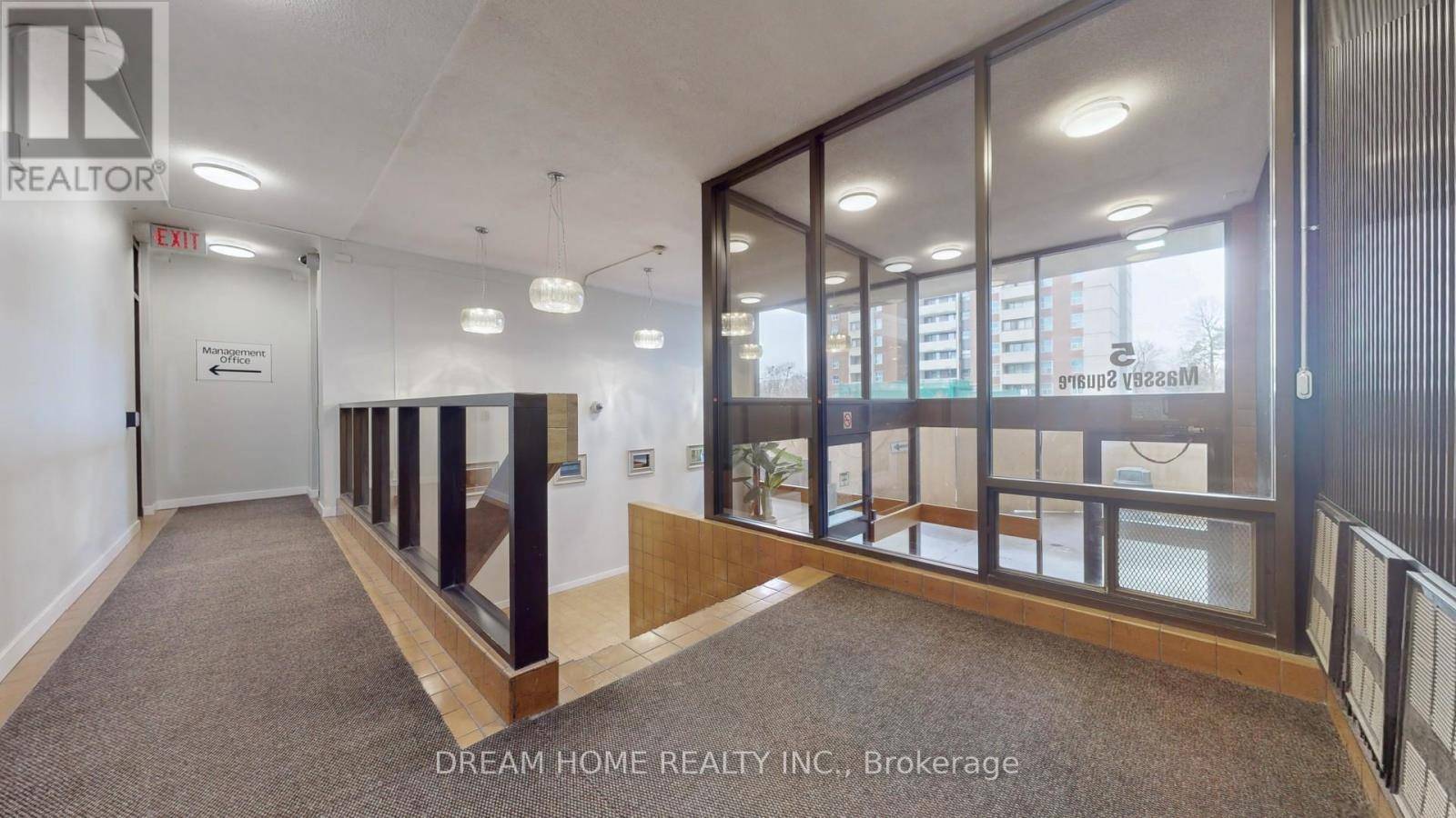 Toronto (crescent Town), ON M4C5L6,5 Massey SQ #1815