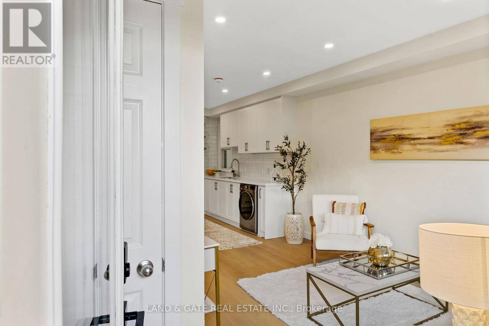 Oshawa (vanier), ON L1J4S6,477 Montrave AVE #4
