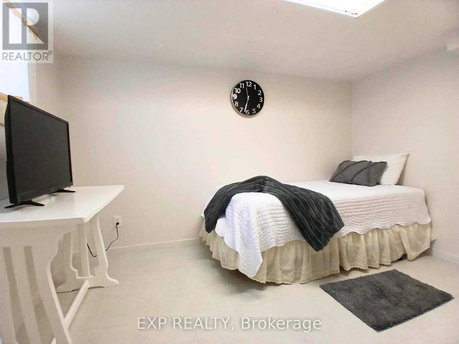 Toronto (east York), ON M4K3W8,931 Pape AVE #Lower