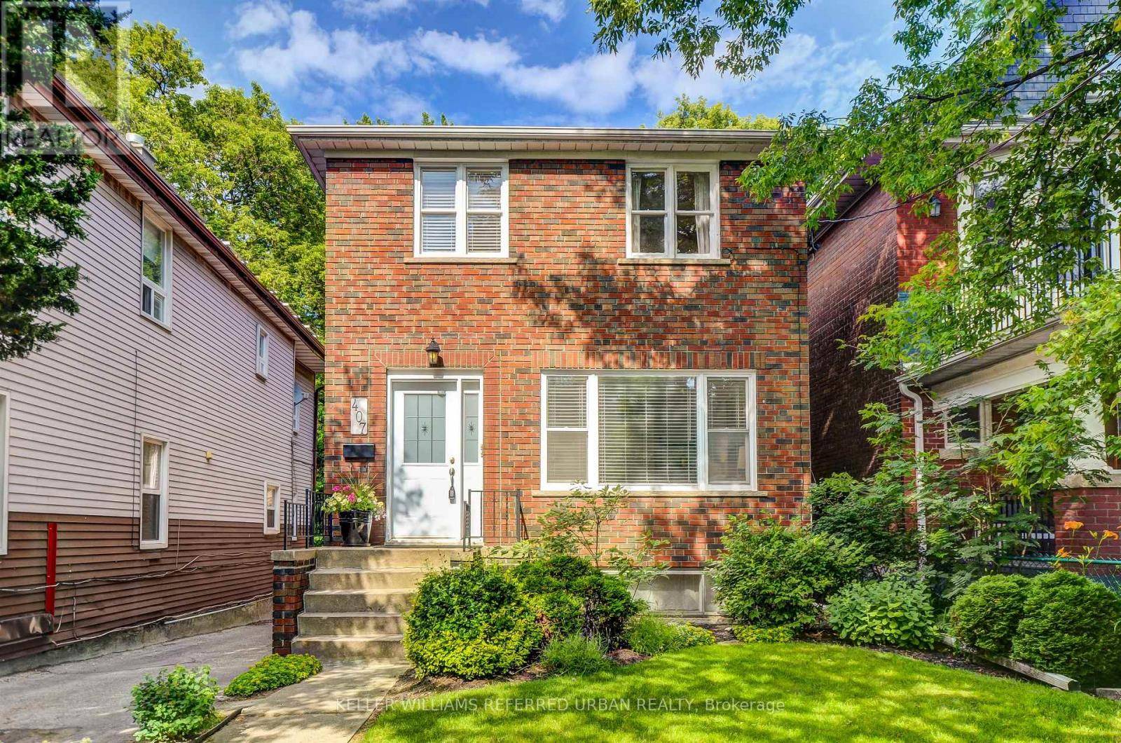 Toronto (the Beaches), ON M4L3P7,407 Woodbine AVE #2nd floor