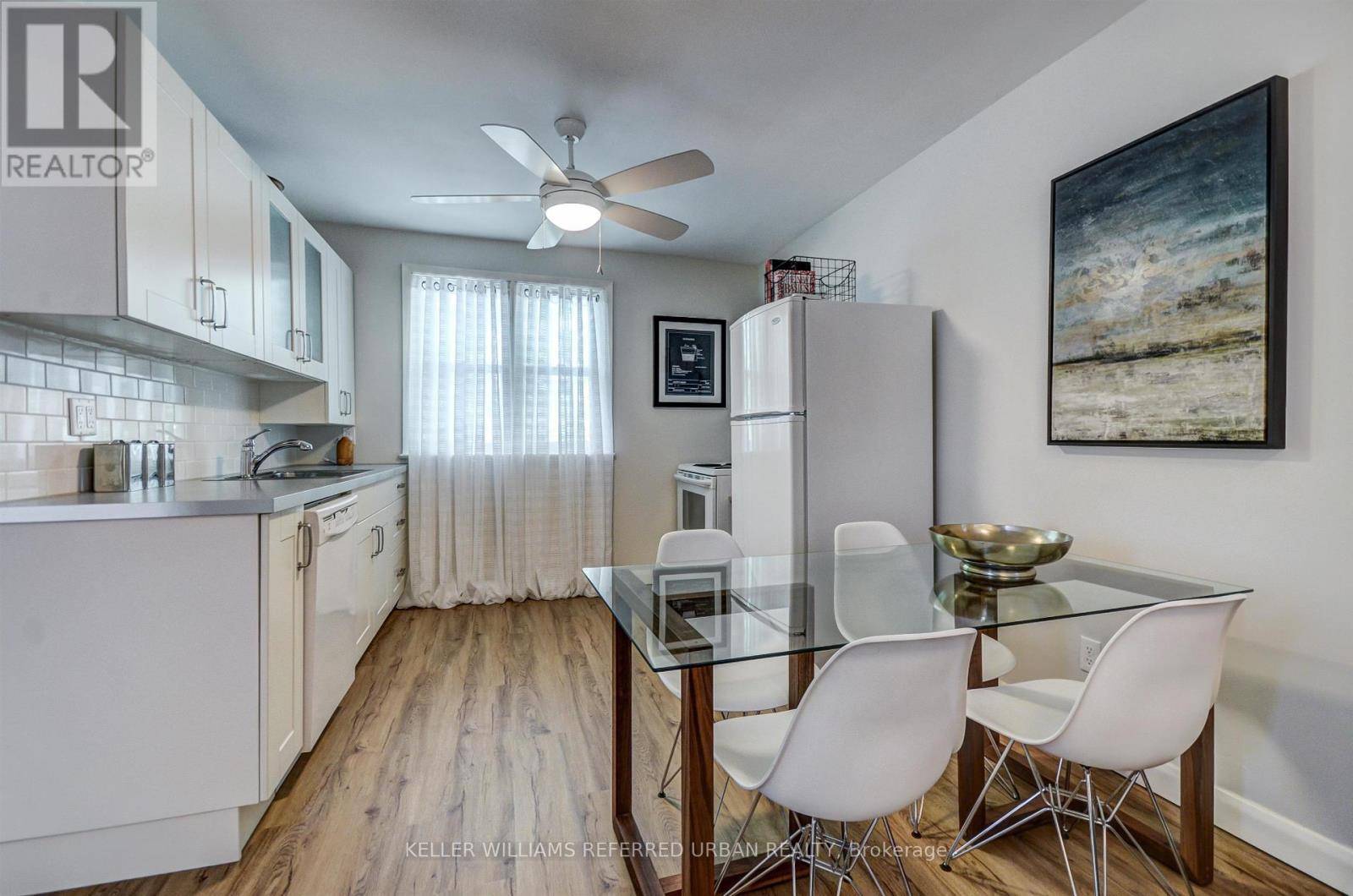 Toronto (the Beaches), ON M4L3P7,407 Woodbine AVE #2nd floor