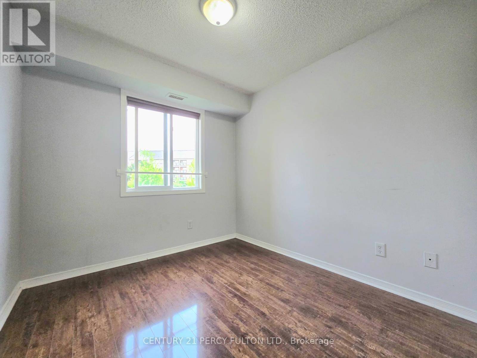Toronto (clairlea-birchmount), ON M1L4W4,684 Warden AVE #314