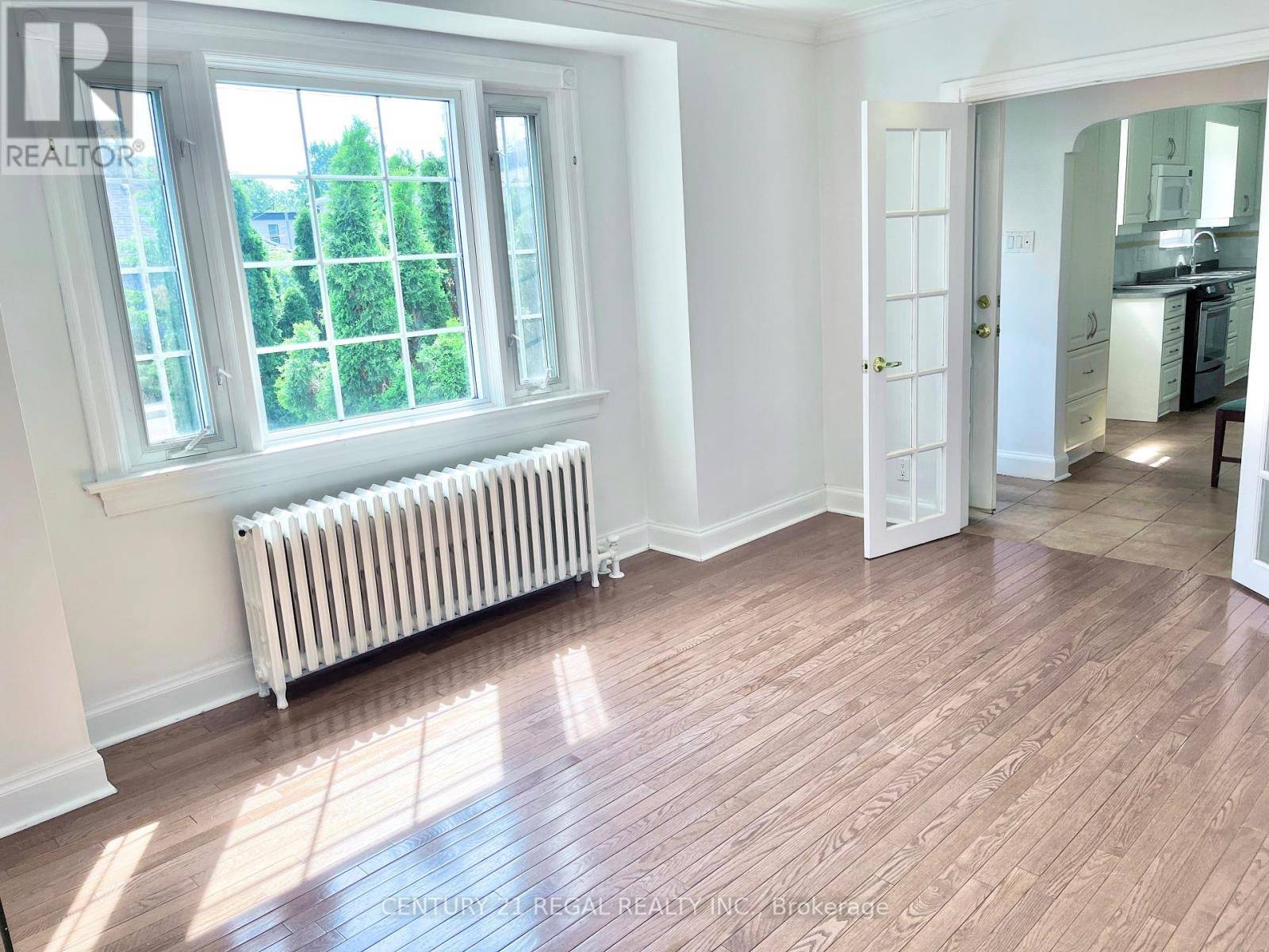 Toronto (east York), ON M4C2Y7,493 PLAINS ROAD