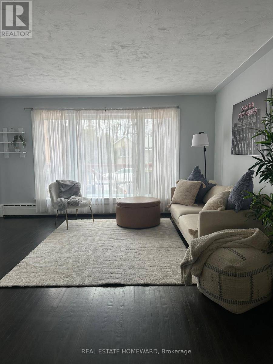 Toronto (wexford-maryvale), ON M1R2W6,56 IVORDALE CRESCENT