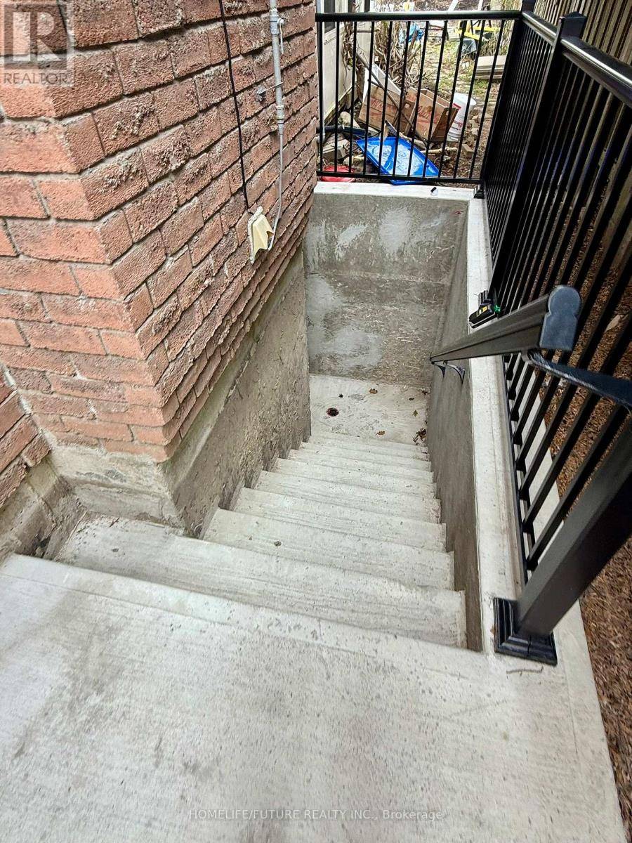 Whitby (pringle Creek), ON L1N6W5,86 Robinson CRES #Bsmt