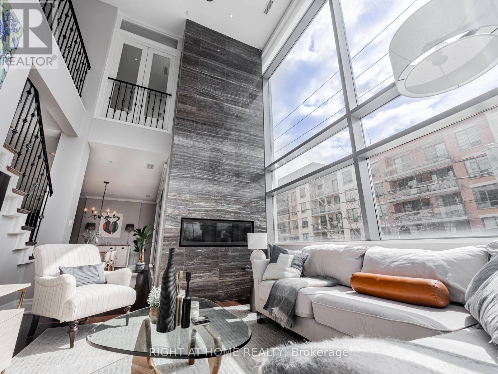 Toronto (the Beaches), ON M4L3N5,1 Rainsford RD #204