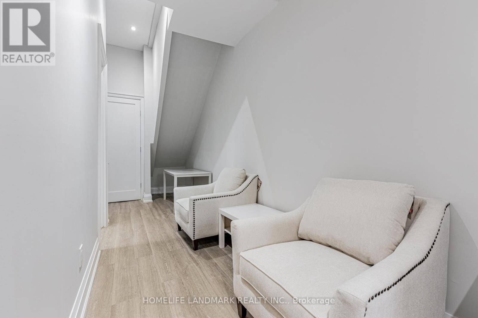 Toronto (clairlea-birchmount), ON M1L2R9,146 Pitt AVE #Lower
