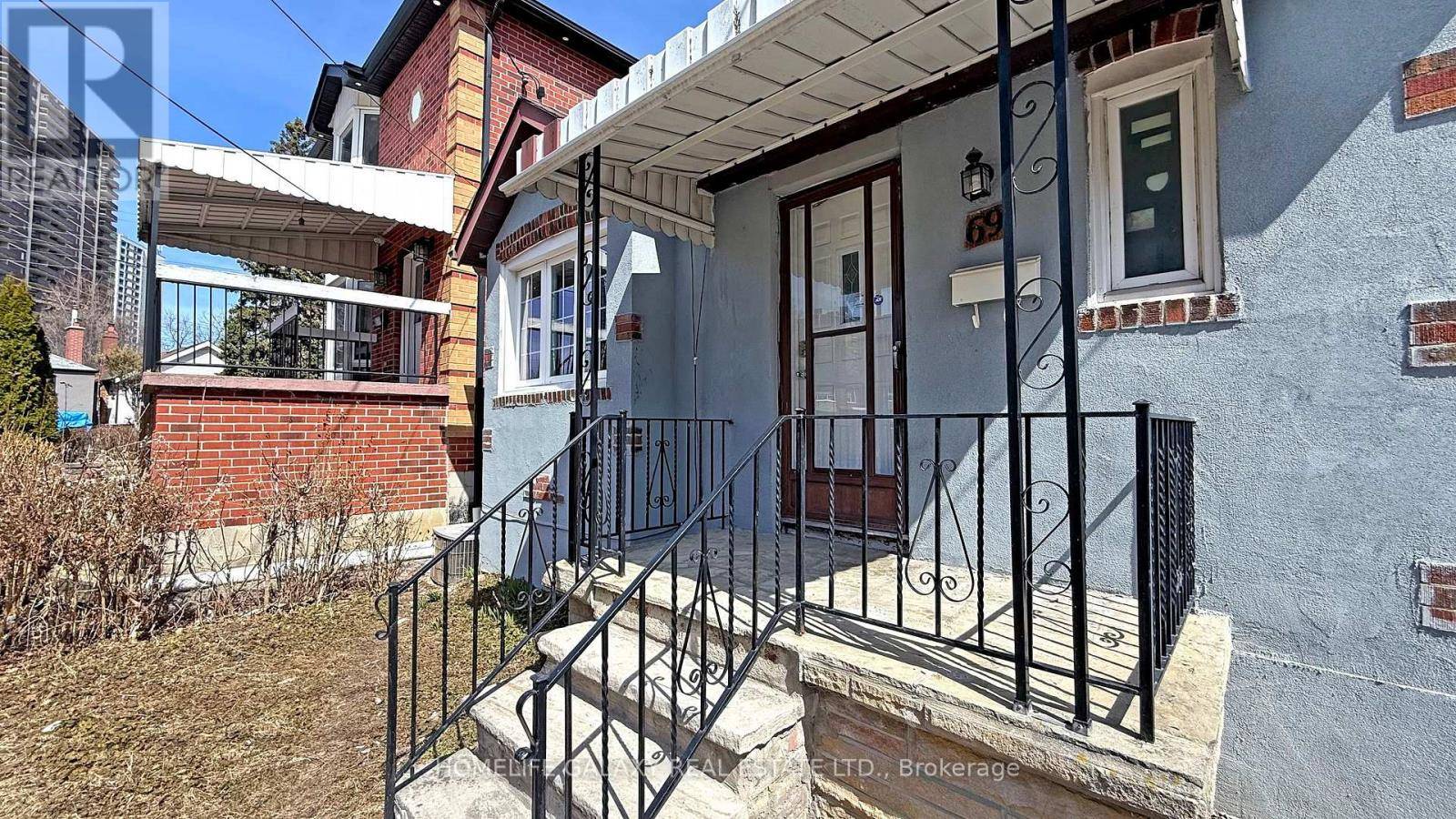 Toronto (oakridge), ON M1L2V4,69 ST DUNSTAN DRIVE