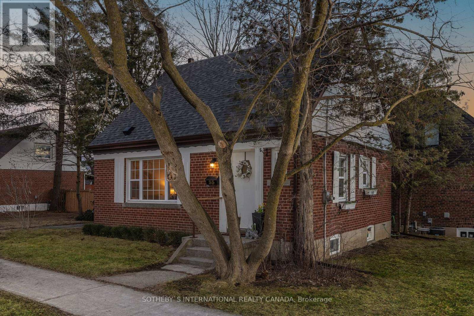 Toronto (clairlea-birchmount), ON M1L2H9,33 SOUTHMEAD ROAD