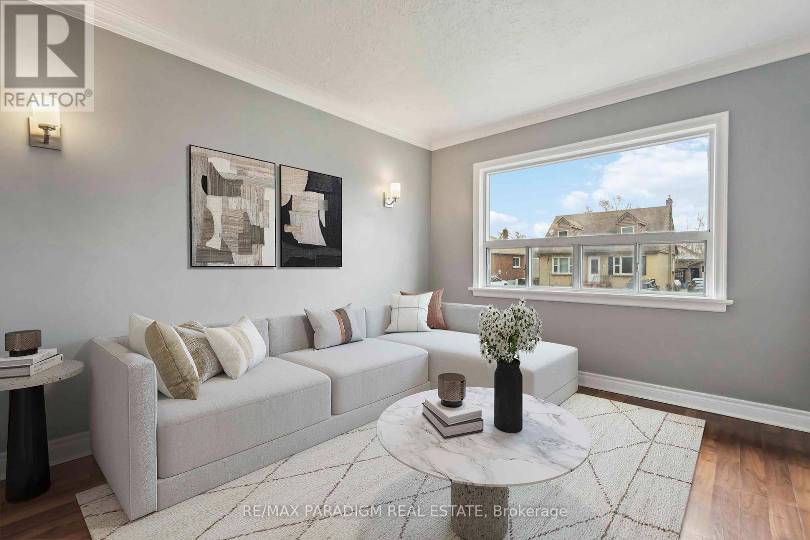 Oshawa (central), ON L1H3B6,226 MCNAUGHTON AVENUE