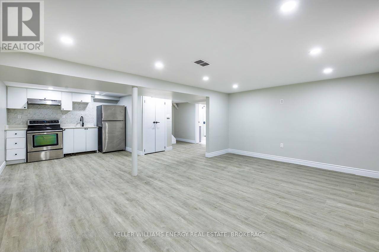 Oshawa (central), ON L1H2C9,530 Eulalie AVE #Lower