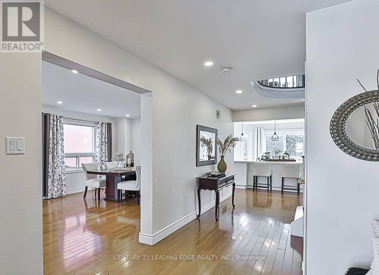Oshawa (northglen), ON L1J8K1,724 BARNES CRESCENT