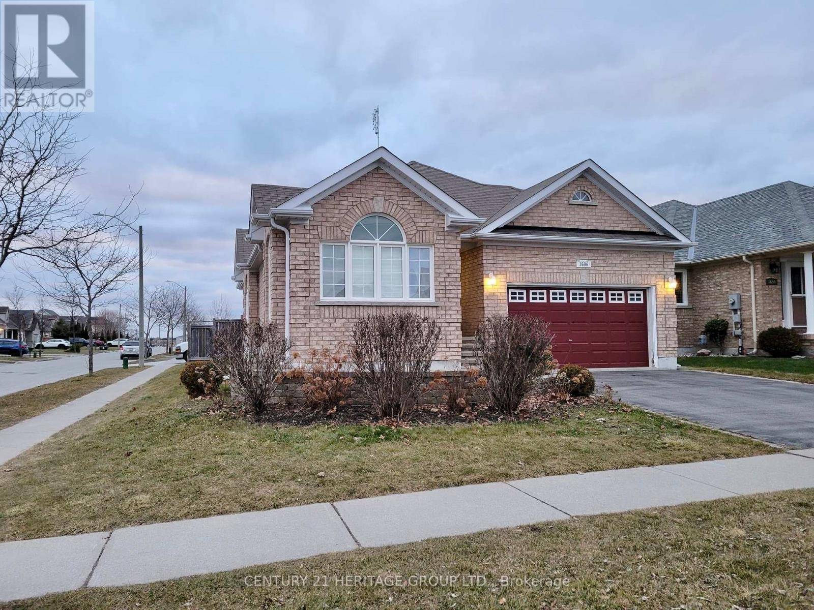 Oshawa (samac), ON L1K0K7,1686 NORTHFIELD AVENUE