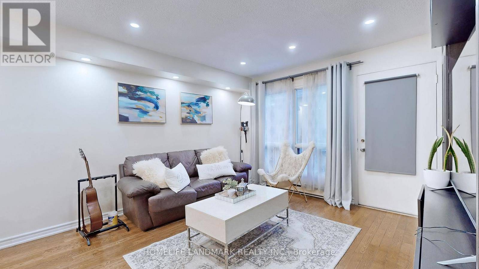 Toronto (south Riverdale), ON M4M3H4,1209 Queen ST East #82