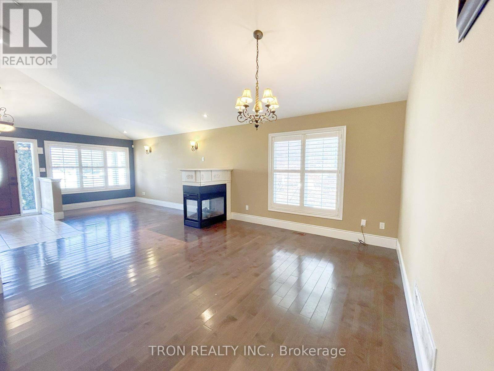 Oshawa (northglen), ON L1J0A5,888 BARBADOS STREET