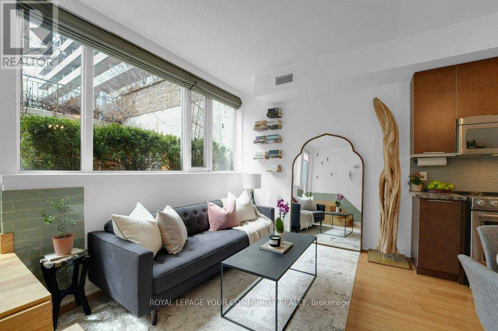 Toronto (south Riverdale), ON M4M2T9,38 Boston AVE #4