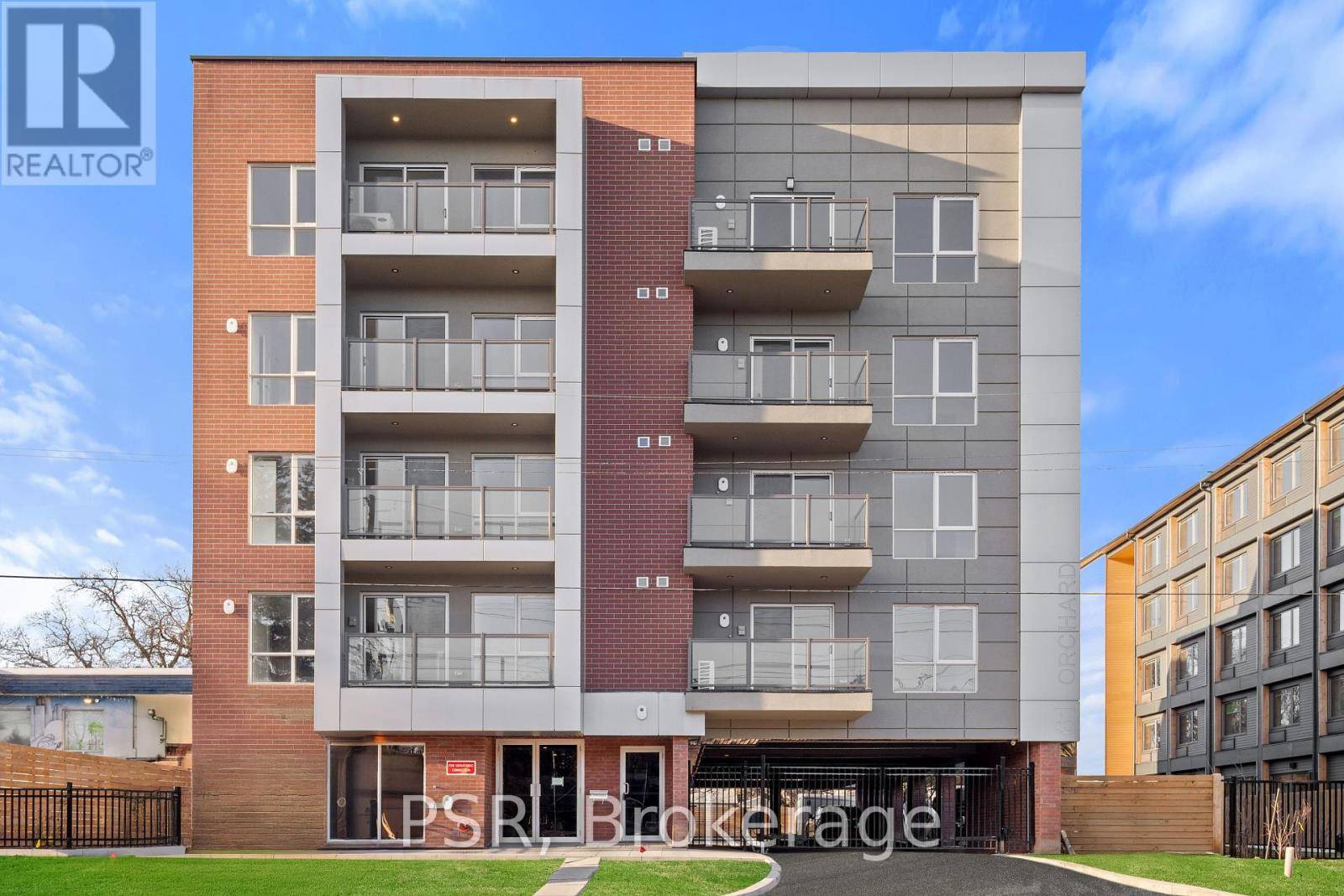 Toronto (west Hill), ON M1E0C8,61 Orchard Park DR #201