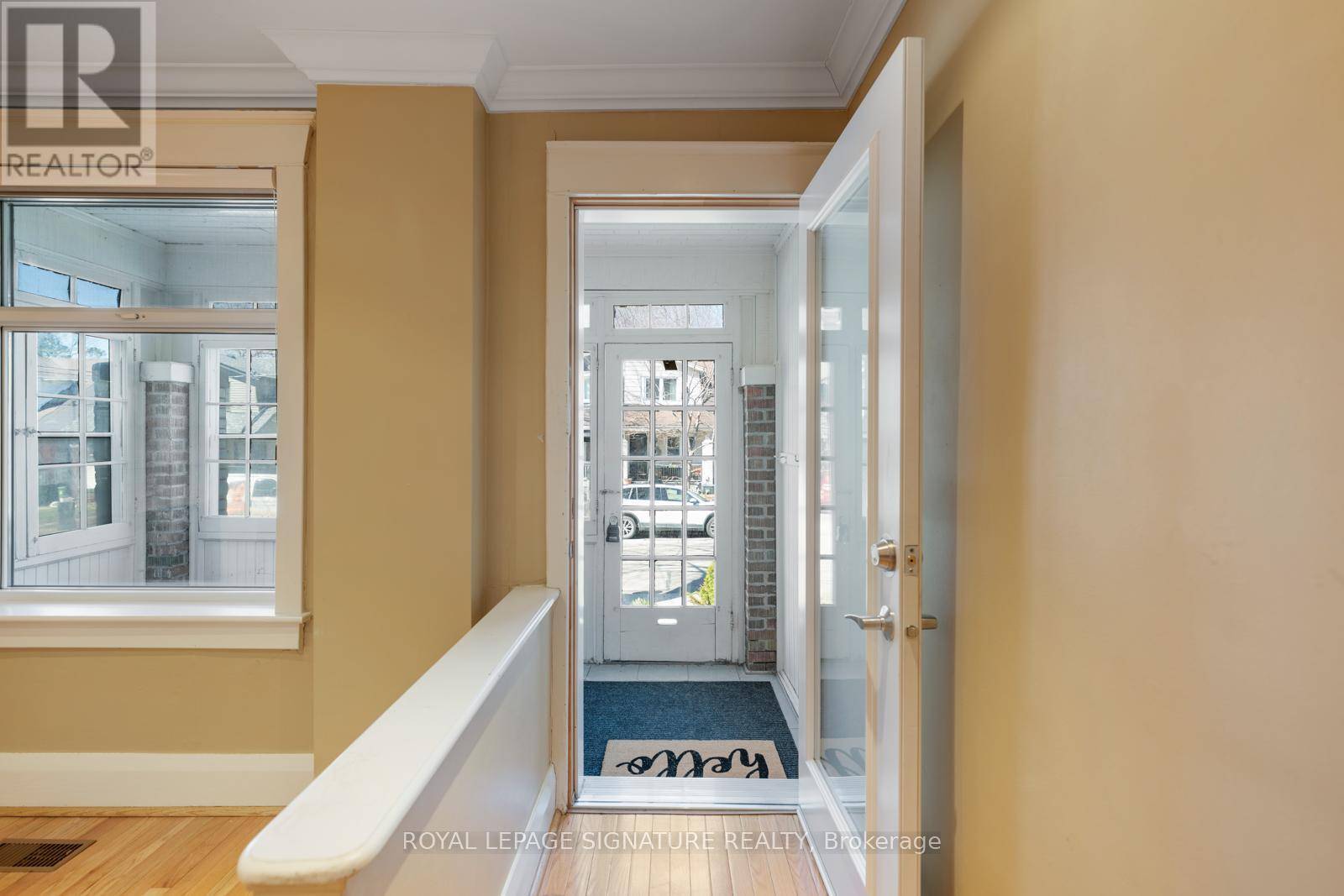 Toronto (greenwood-coxwell), ON M4L2X5,99 KENT ROAD