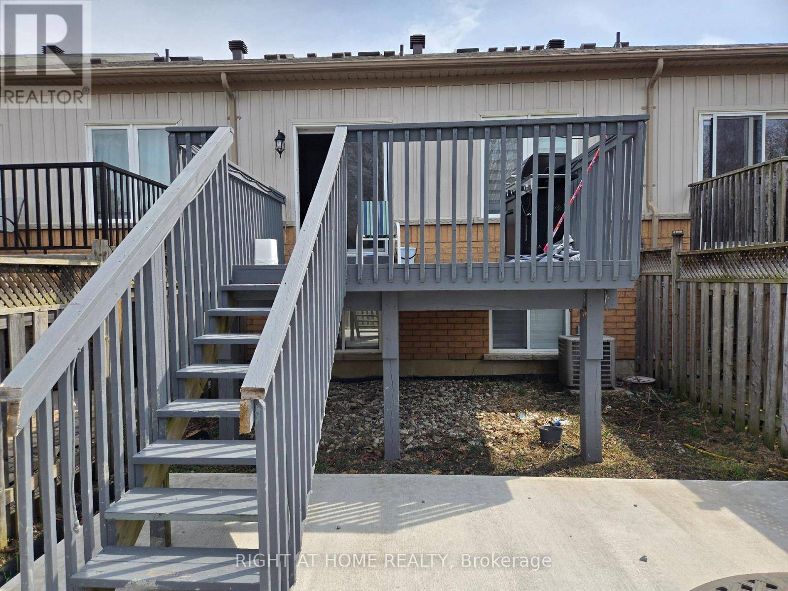 Whitby (downtown Whitby), ON L1N3X8,236 HICKORY STREET N