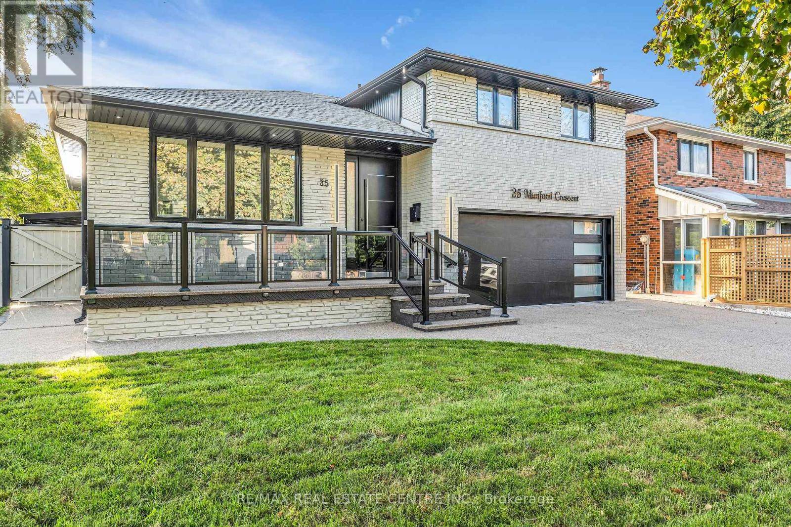 Toronto (east York), ON M4B1B9,35 MUNFORD CRESCENT