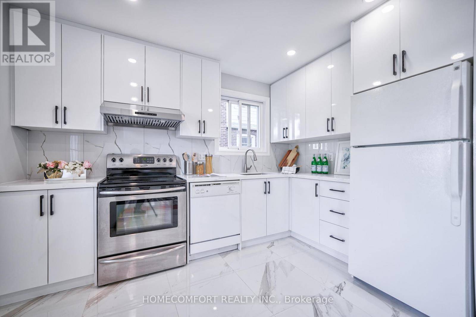 Toronto (dorset Park), ON M1P1E6,30 BALACLAVA DRIVE