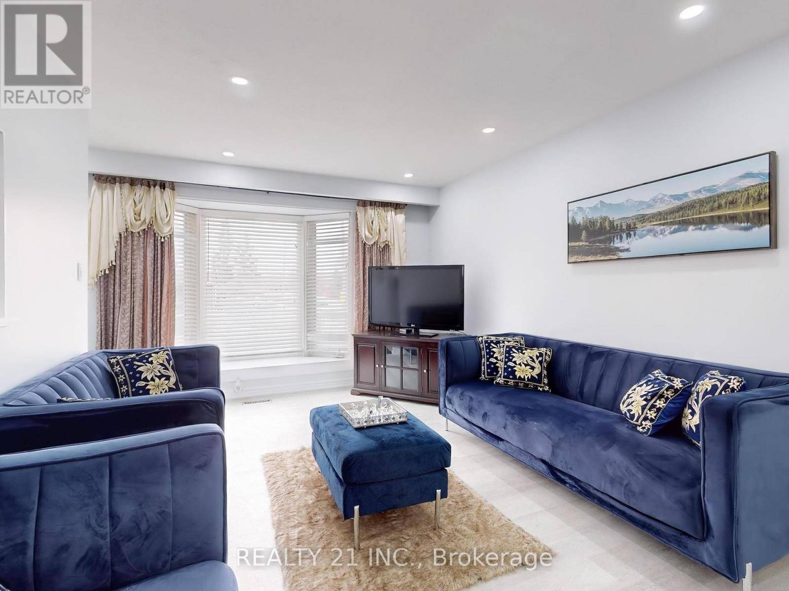 Pickering (west Shore), ON L1W2X7,744 BREEZY DRIVE