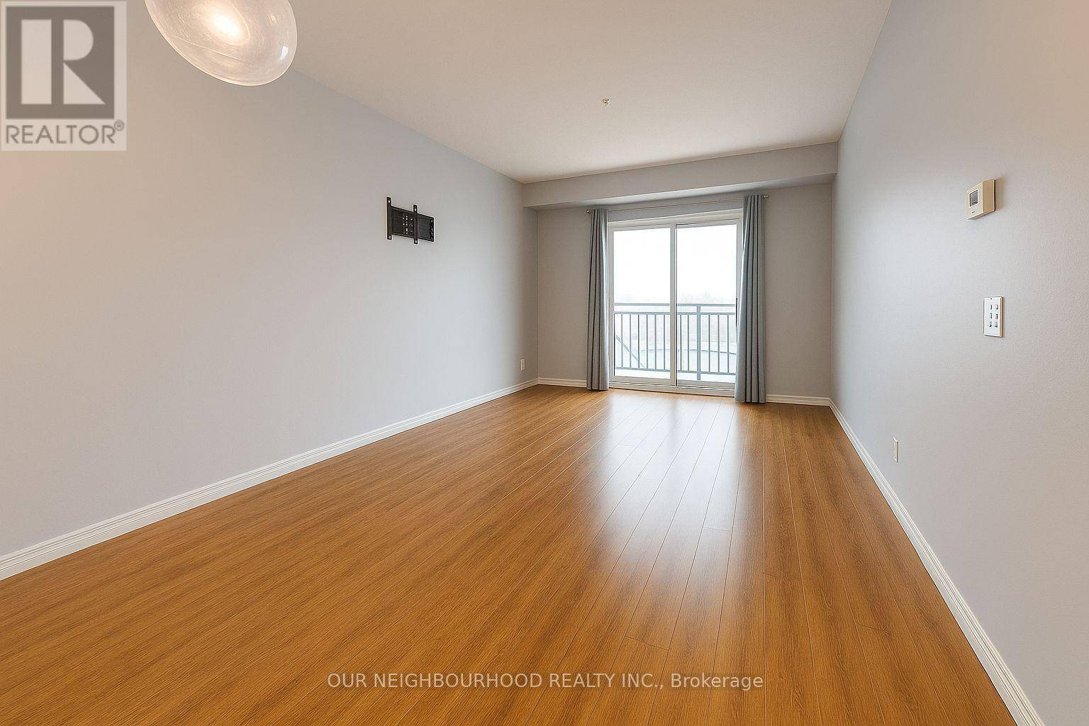 Toronto (clairlea-birchmount), ON M1L0G7,10 Mendelssohn ST #317