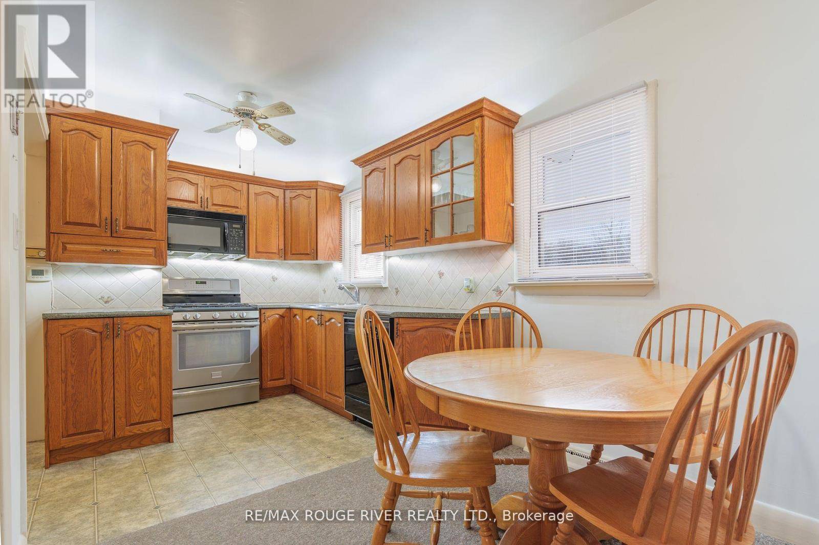 Clarington (bowmanville), ON L1C1P9,286 KING STREET E