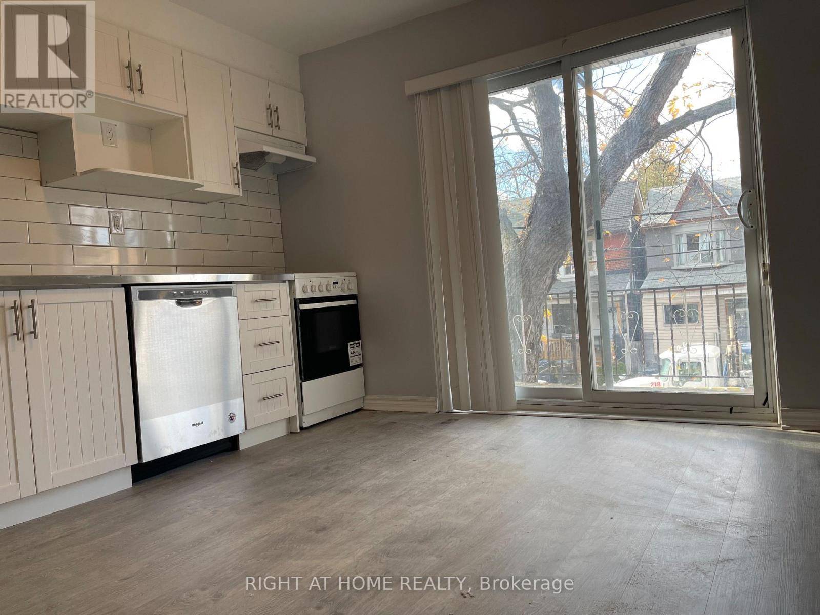 Toronto (danforth), ON M4K3T2,815 Pape AVE #Upper
