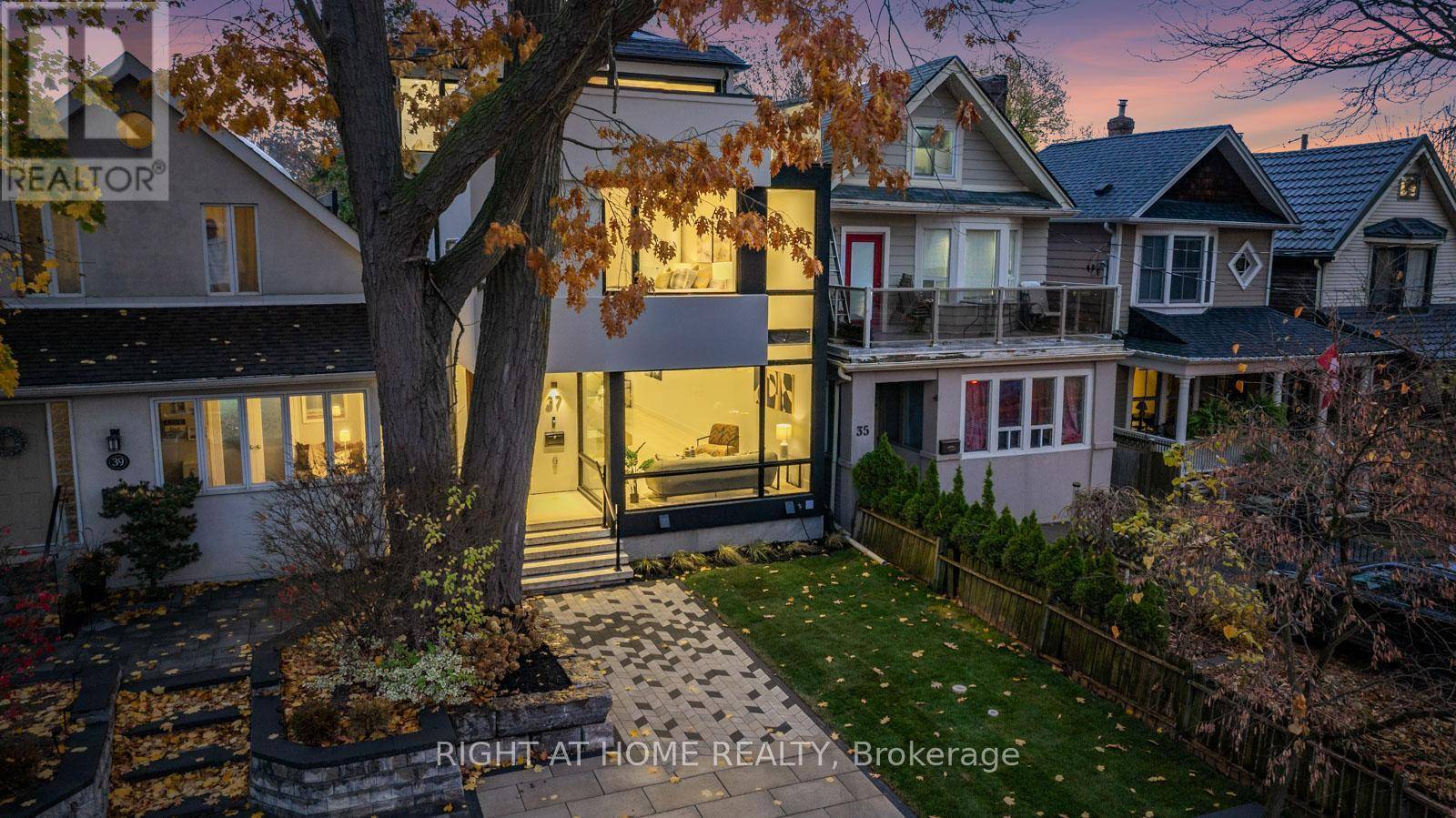 Toronto (the Beaches), ON M4L3S4,37 KENILWORTH AVENUE