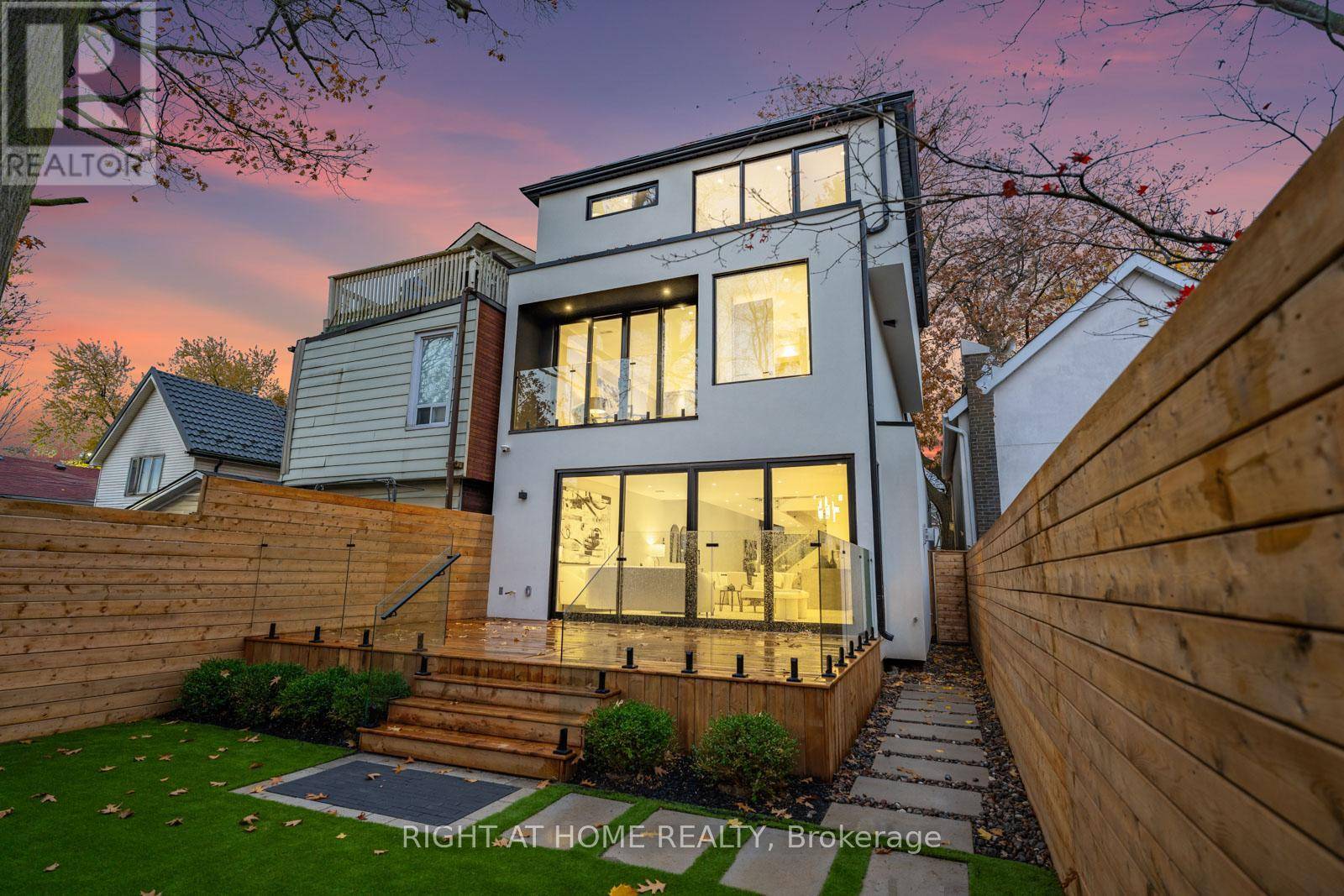 Toronto (the Beaches), ON M4L3S4,37 KENILWORTH AVENUE